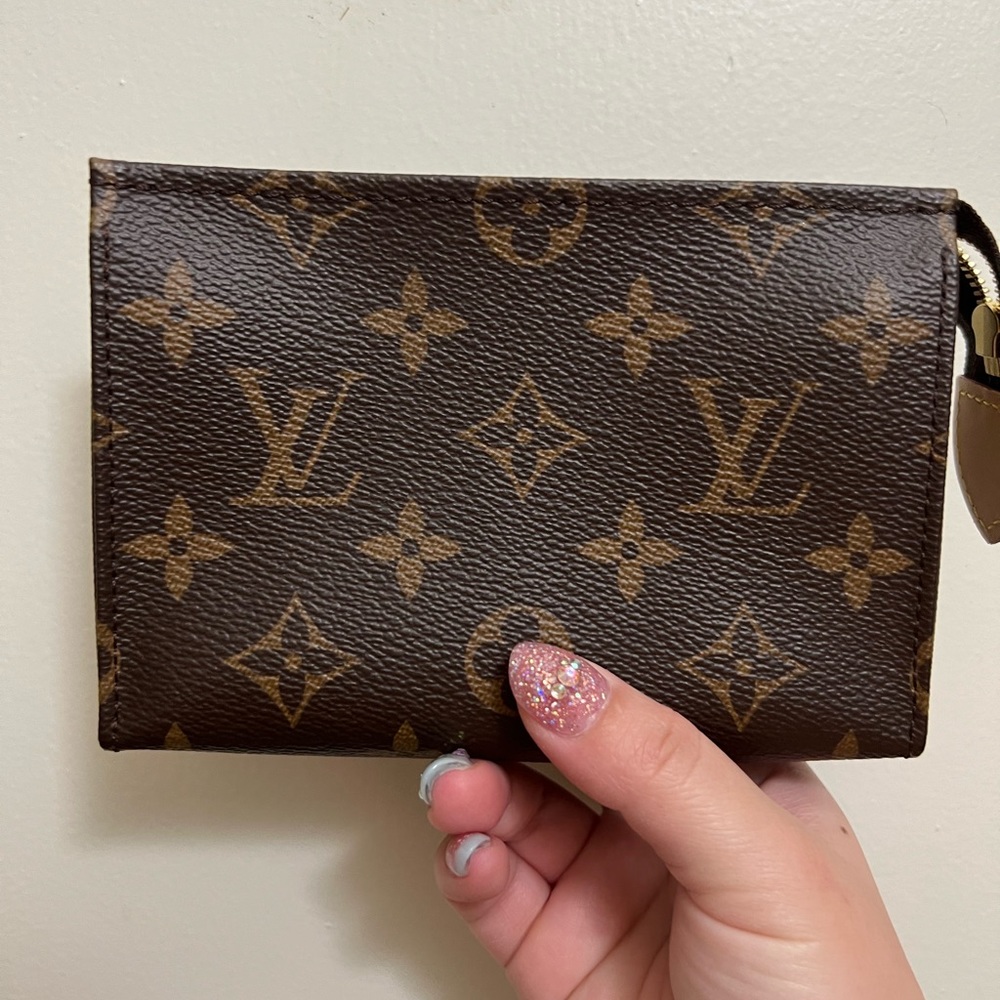 Louis Vuitton toiletry 15